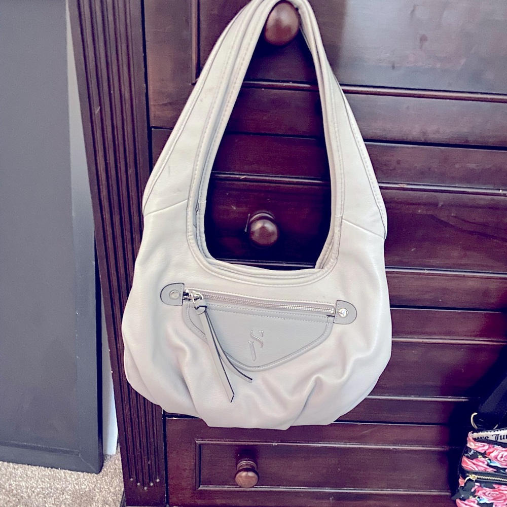 Cute handbag, lots of room